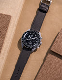 Mission To The Moon (Pulseira de Couro) - Preto Epsom